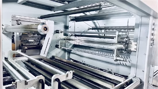 Lk106EMT 自動箔押し型抜き機（ハイインテリジェント）